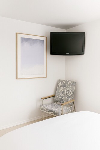 A Sweet Little Suite in Rayleigh