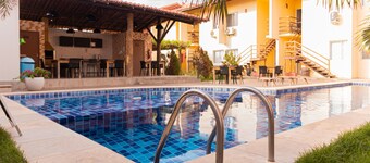 Apto com Wi Fi Garagem e Piscina a 100m da Praia