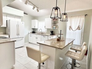 Private kitchen - 3-bedroom house in tranquil Clermont with cool AC (Clermont)