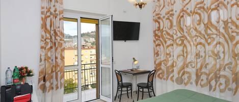 1 dormitori, caixa forta a l'habitació, wifi gratuïta i roba de llit