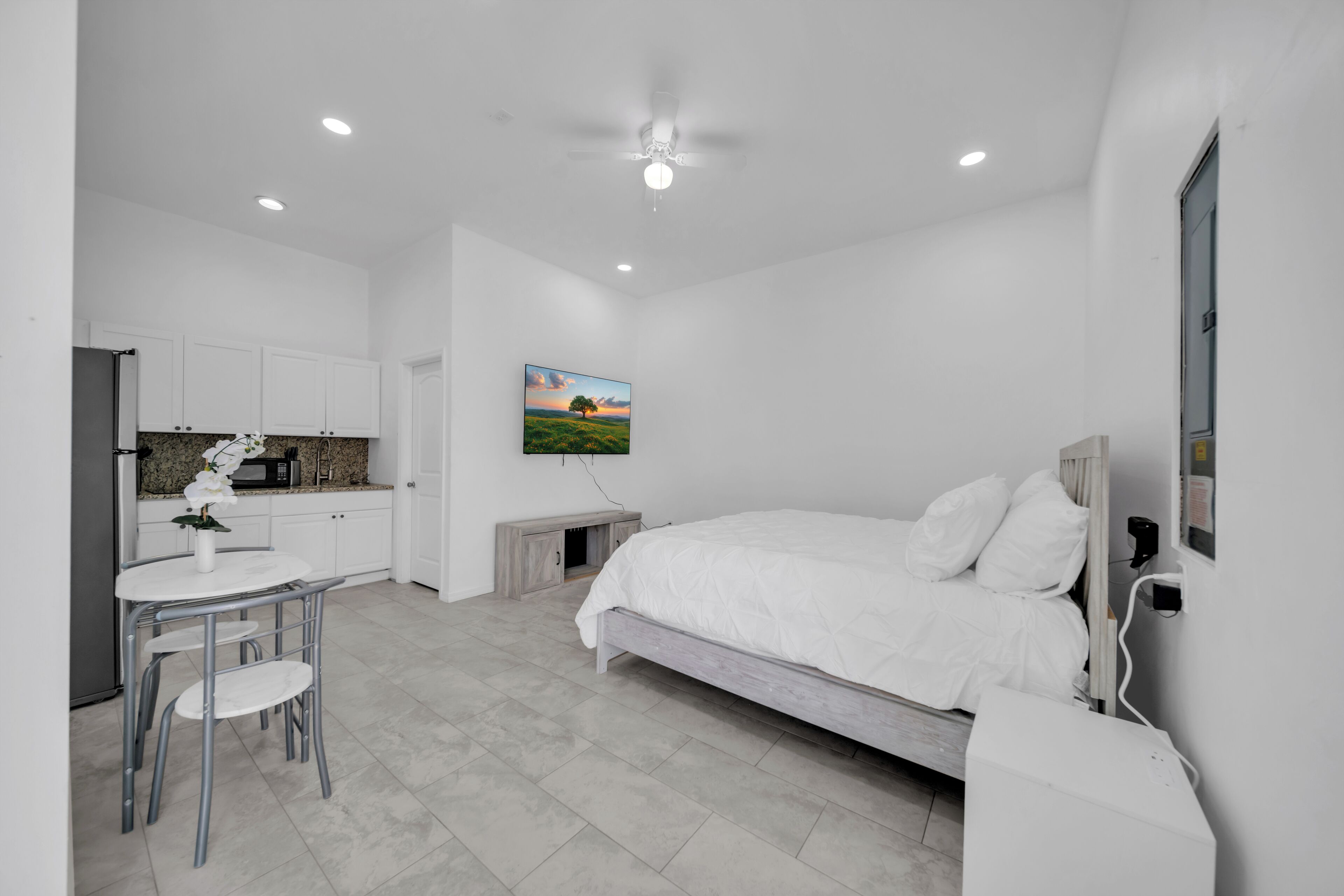 Strykejern/-brett, wi-fi og sengetøy