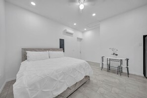 1 bedroom, iron/ironing board, WiFi, bed sheets - Private Studio Near Hospital, Wi-Fi, Self Check-In (Lehigh Acres)