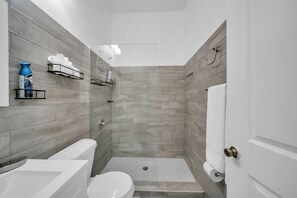 Shower, hair dryer - Private Studio Near Hospital, Wi-Fi, Self Check-In (Lehigh Acres)