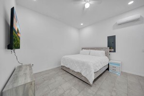 1 bedroom, iron/ironing board, WiFi, bed sheets - Private Studio Near Hospital, Wi-Fi, Self Check-In (Lehigh Acres)