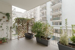 Property grounds - GuestHost - Cozy 93sqm apartment, ideal for groups of 4 people, located on the second floor of a building with an elevator(NOT suitable for disabled people).The accommodation is located in the Milano Santa Giulia district, a residential area away from th (Milan)