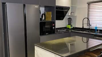 Apartment, 3 Bedrooms, Balcony | Private kitchen