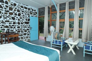 Laptop workspace, free WiFi - Tamarind Leaf Residency (Noida)