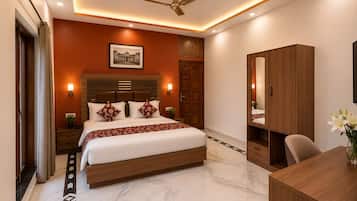 Deluxe Double Room | Laptop workspace, free WiFi