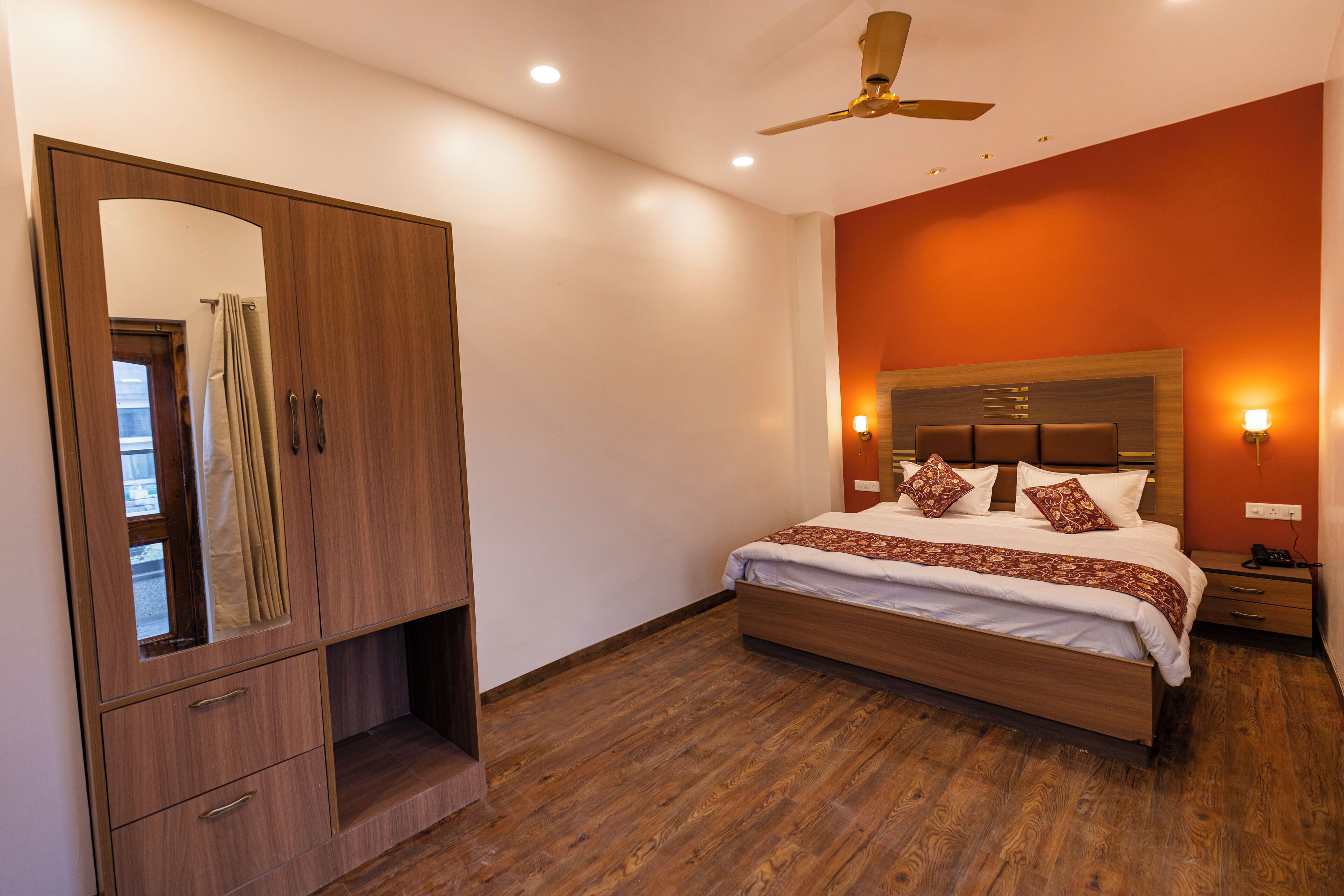 Laptopgeeigneter Arbeitsplatz, kostenloses WLAN