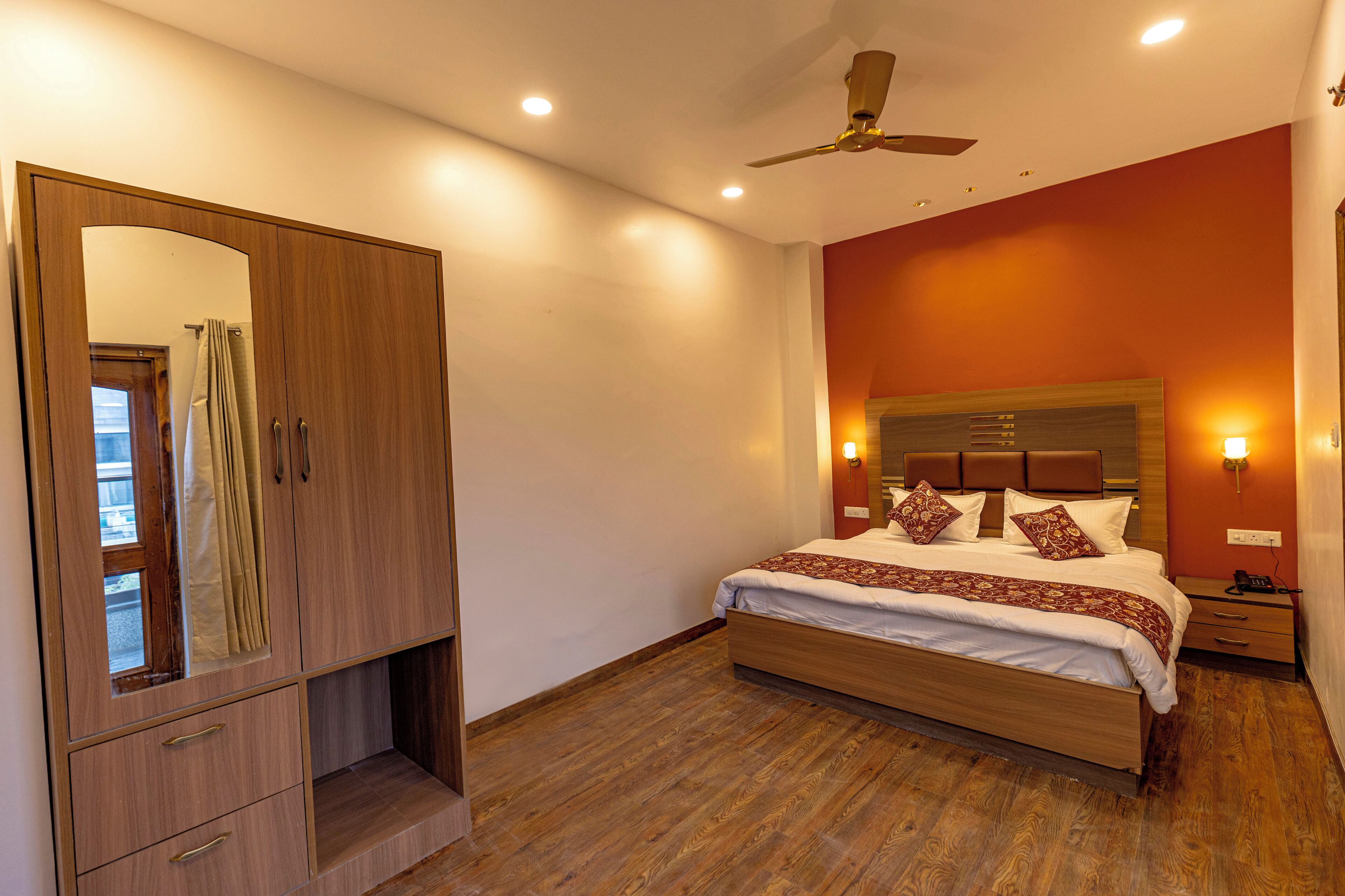 Laptopgeeigneter Arbeitsplatz, kostenloses WLAN