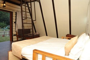 Espacio para trabajar con laptop y wifi gratis 