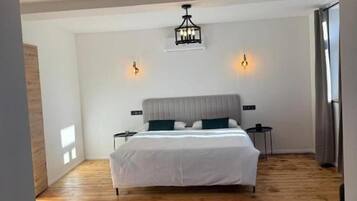 4 bedrooms, free WiFi, bed sheets