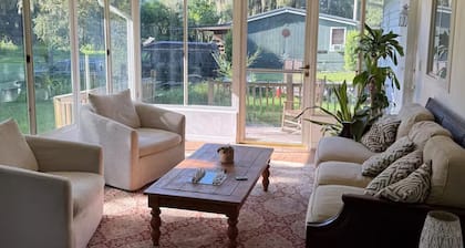 Peaceful McIntosh retreat