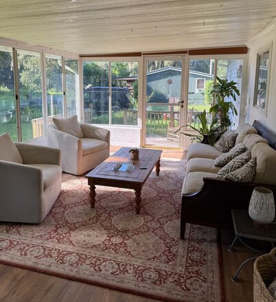 Peaceful McIntosh retreat