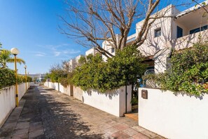 Property grounds - Casa Adele in Torre dell'Orso with Private Garden, Wi-Fi and Air Conditioning (Torre dell'Orso)