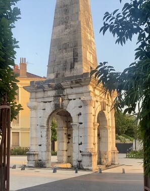 Point of interest - Apartment with terrace and Jacuzzi Pyramid view (Vienne)