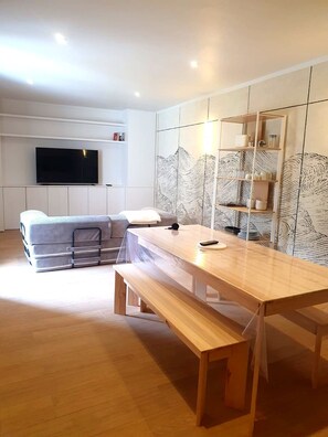 Interior - Apartment with terrace and Jacuzzi Pyramid view (Vienne)