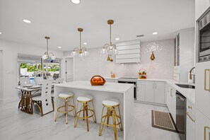 Fridge, microwave, oven, stovetop - Mid-Century Modern Waterfront Pool Home Near Beach (Pompano Beach)