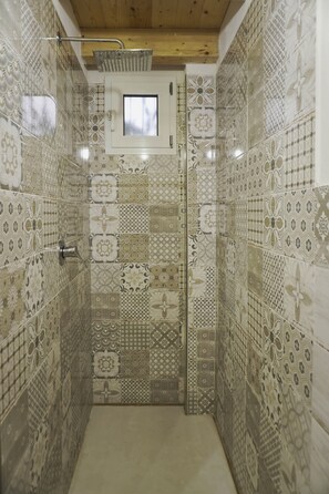 Shower, towels, toilet paper - Vacation home La Ficurinia in the heart of the historic center of Syracuse (Siracusa)