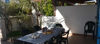 Holiday Home 'Casa Linda a Torre dell'Orso' with Private Garden, Wi-Fi & Air Conditioning