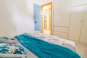 2 habitaciones, tabla de planchar con plancha, wifi y ropa de cama 