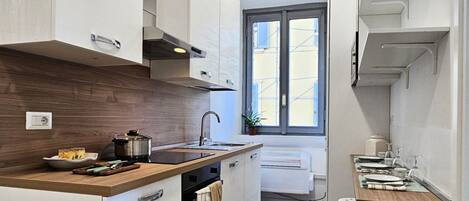 Kjøleskap, mikrobølgeovn og oppvaskmaskin