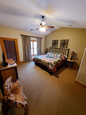 Iron/ironing board, Internet, bed sheets - Coachman 13B
Cozy 1-bedroom cabin Branson with Full Kitchen, Fireplace (Branson)