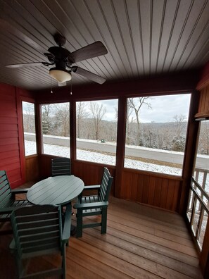 Dining - Coachman 13B
Cozy 1-bedroom cabin Branson with Full Kitchen, Fireplace (Branson)