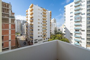 Property grounds - Apartment 'T1 Premium' with Shared Pool, Wi-Fi and Air Conditioning (Portimão)