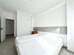 Room - Apartment 'T1 Premium' with Shared Pool, Wi-Fi and Air Conditioning (Portimão)