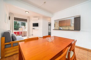 Dining - Apartment 'T1 Standard' with Shared Pool, Wi-Fi and Air Conditioning (Portimão)