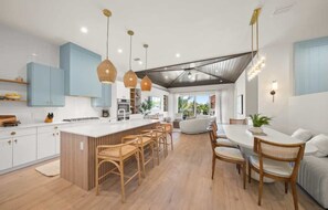 Dining - Siesta Serenity ~ Pool/Waterslide/Waterfront (Sarasota)