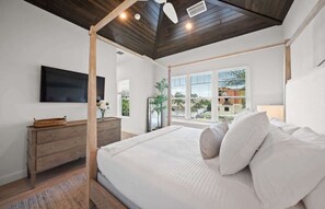4 bedrooms, iron/ironing board, WiFi, bed sheets - Siesta Serenity ~ Pool/Waterslide/Waterfront (Sarasota)