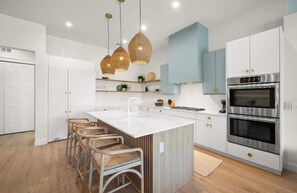 Fridge, microwave, oven, stovetop - Siesta Serenity ~ Pool/Waterslide/Waterfront (Sarasota)