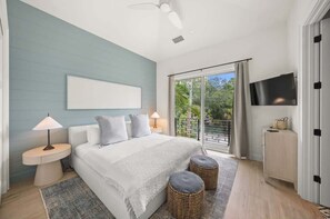 4 bedrooms, iron/ironing board, WiFi, bed sheets - Siesta Serenity ~ Pool/Waterslide/Waterfront (Sarasota)