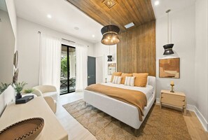 7 bedrooms, iron/ironing board, WiFi, bed sheets - The Palace ~ Walk to Beach/Rooftop Views (Holmes Beach)