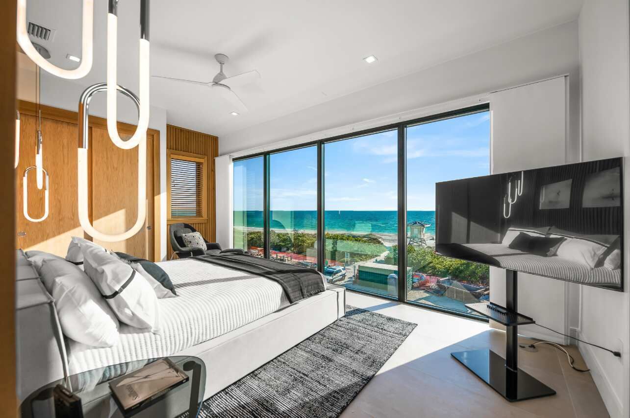 6 bedrooms, iron/ironing board, WiFi, bed sheets