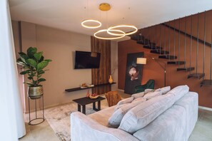 Fernseher, Tischfußball