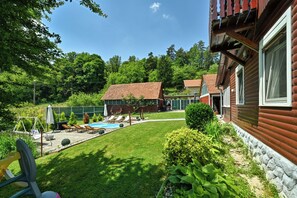 Property grounds - Home with spa, pool and game room in the heart of Zagorje hills (Veliko Trgovišće)
