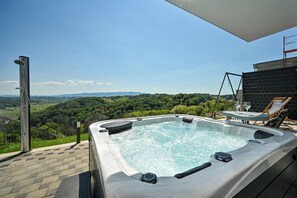 Terrace/patio - Vineyard home with view, jacuzzi and sauna for complete relaxation (Veliko Trgovišće)