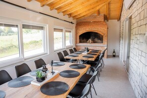 Dining - Holiday home by the Korana River with private wellness and nature views. (Donji Velemerić)