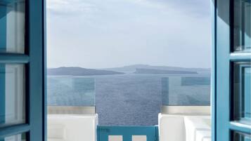 Superior Cave Villa with hot tub & Caldera View | Interior