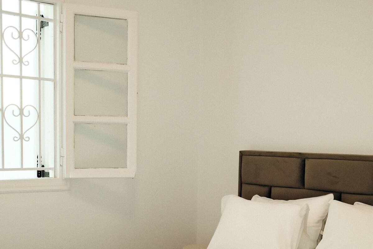 Petite Room with Partial Caldera View | 방음 설비, 무료 WiFi