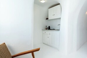 Superior Cave Villa with hot tub & Caldera View | Interior - Anemos Caldera Oia (Santorini)