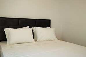 Petite Room with Partial Caldera View - Anemos Caldera Oia (Santorini)