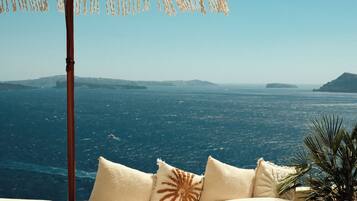 Two-Bedroom Villa with Caldera View and Hot Tub - Split Level | Pool