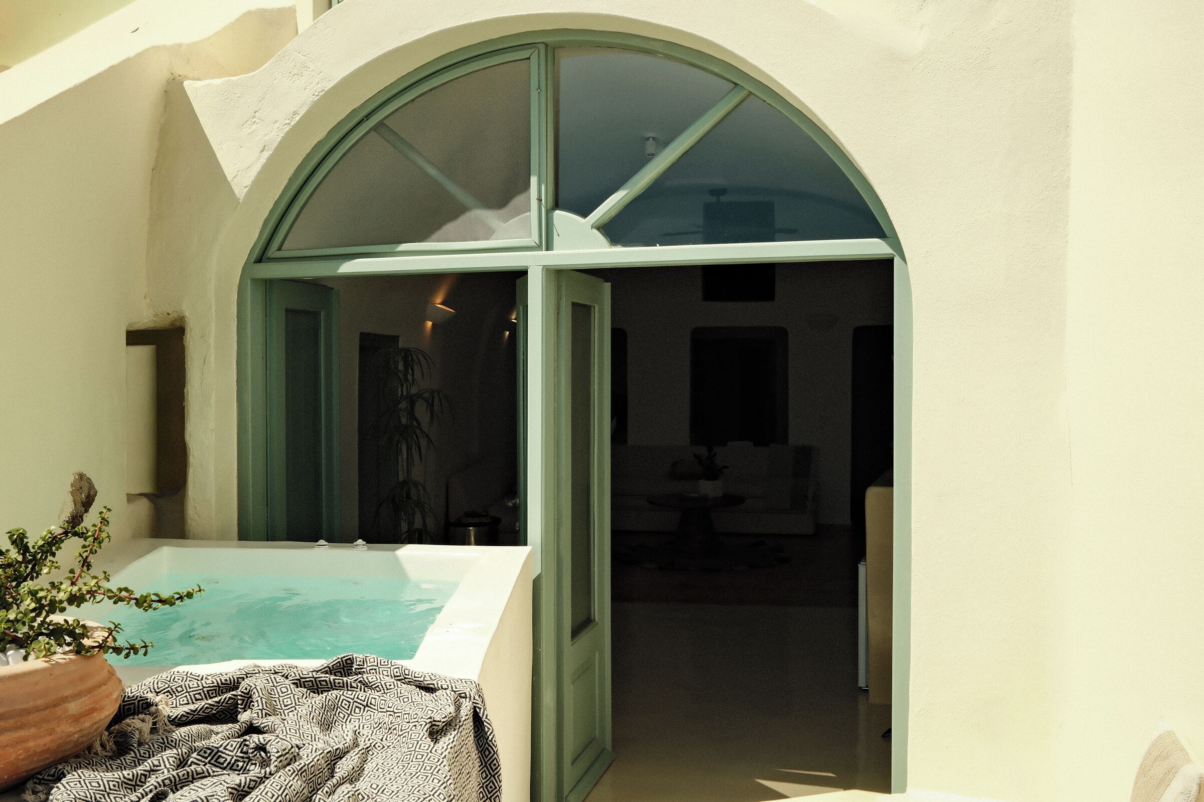 Superior Villa with Caldera View and Hot Tub | Terrace/patio