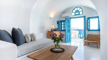 Superior Cave Villa with hot tub & Caldera View | Living area