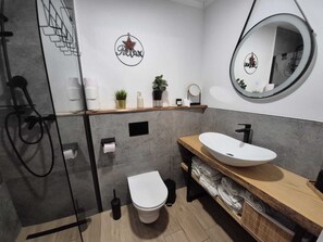 Shower - Romantic and family getaway home with jacuzzi, hobbit sauna, terrace, and vineyard views. (Sveti Urban)