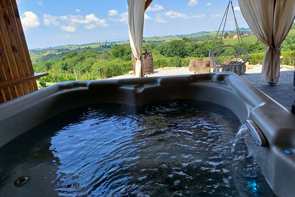 Bain à remous extérieur